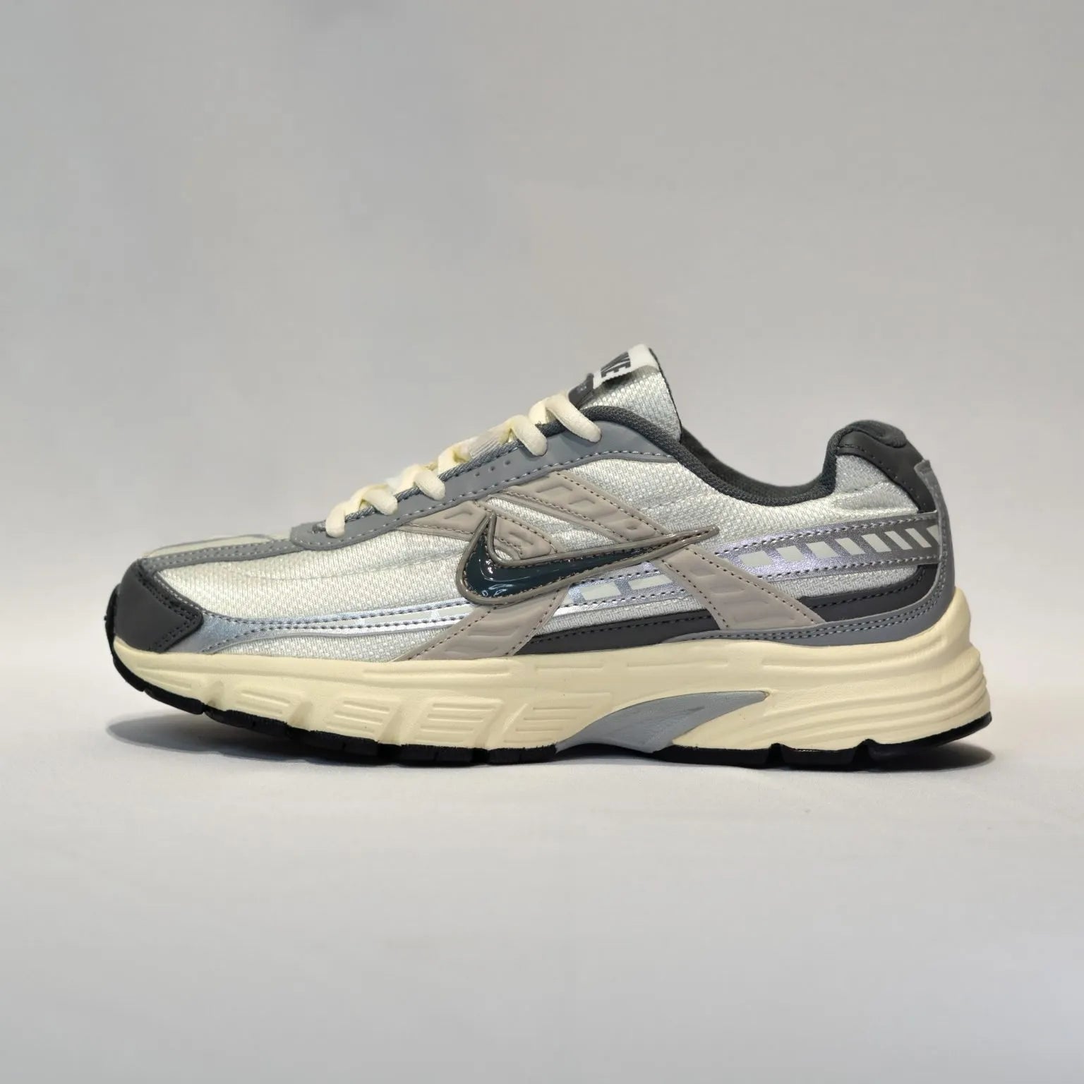NIKE INITIATOR GRIS AMARILLO