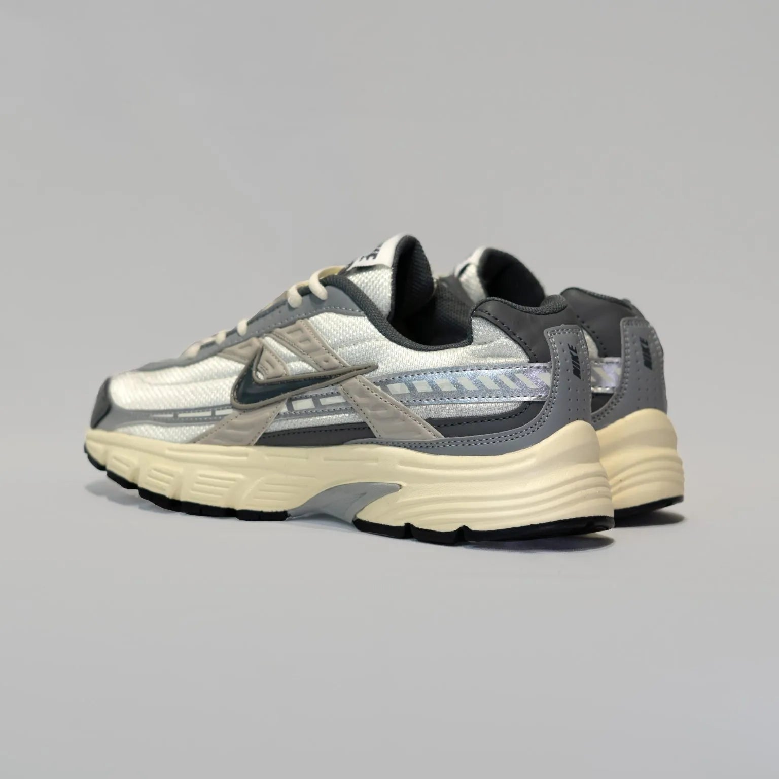 NIKE INITIATOR GRIS AMARILLO