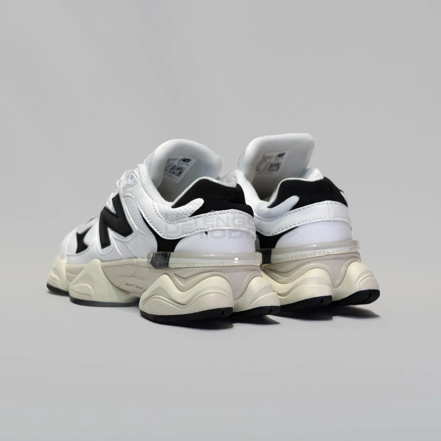 NEW BALANCE 9060 BLANCA NEGRA