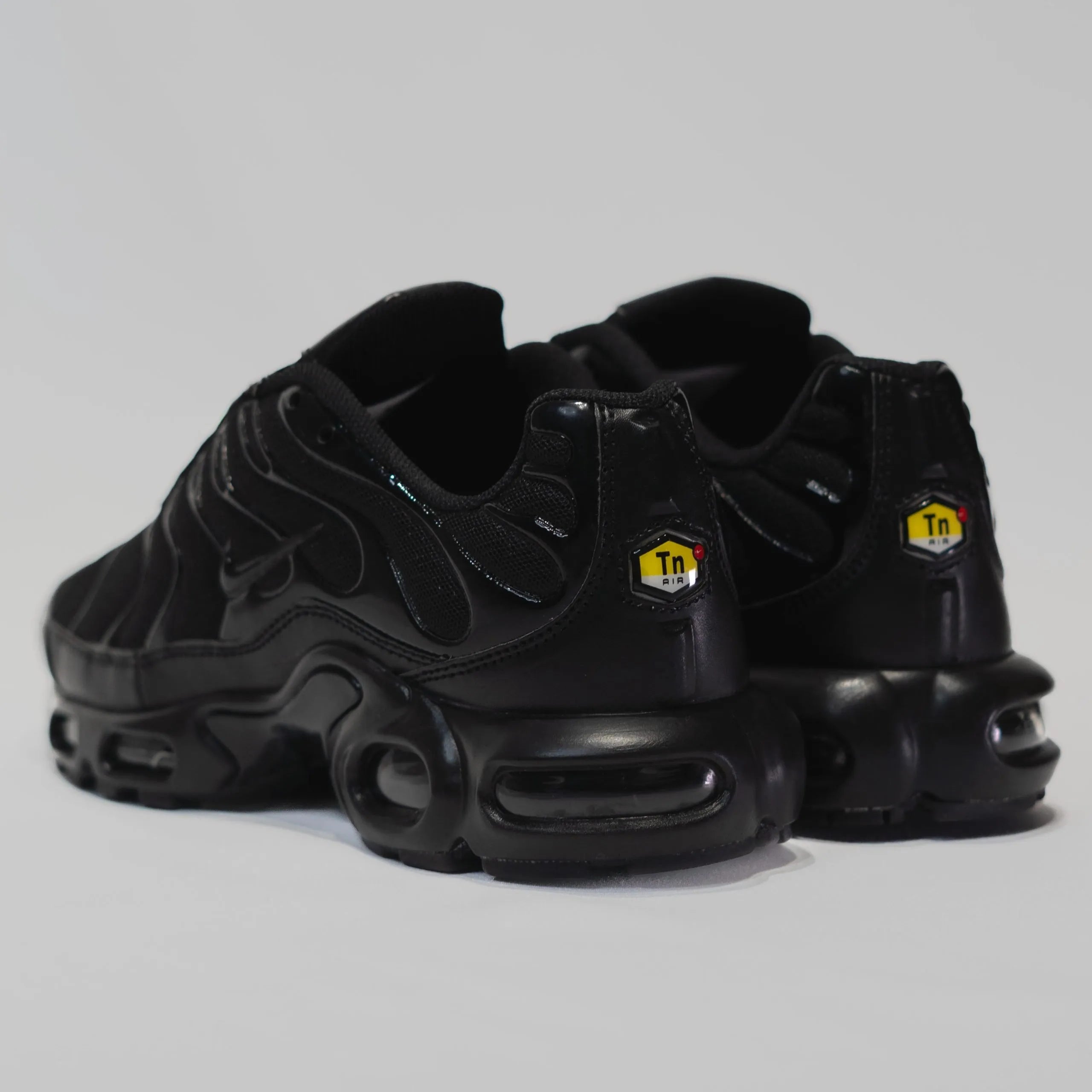 NIKE TN NEGRA