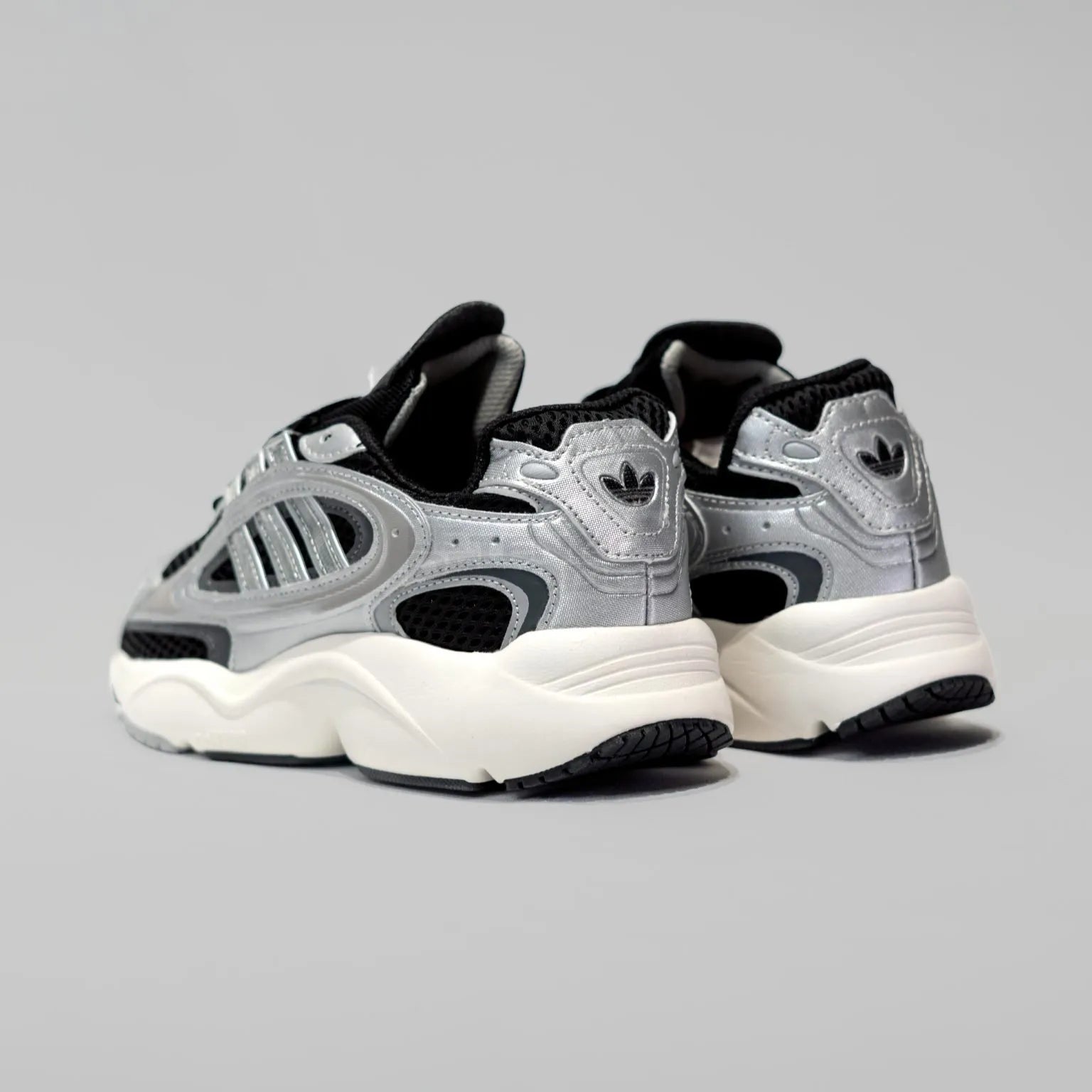 ADIDAS OZMILLEN NEGRA GRIS