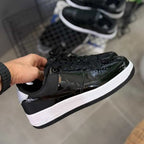 NIKE AIR FORCE ONE NEGRA BLANCA CHAROL