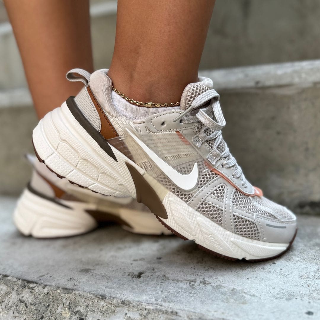 NIKE V2K BEIGE CAFE