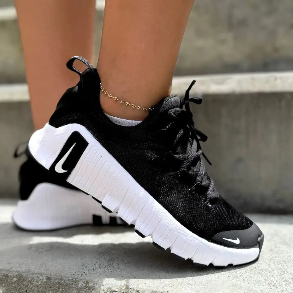 NIKE FREE METCOM 6 NEGRA BLANCA