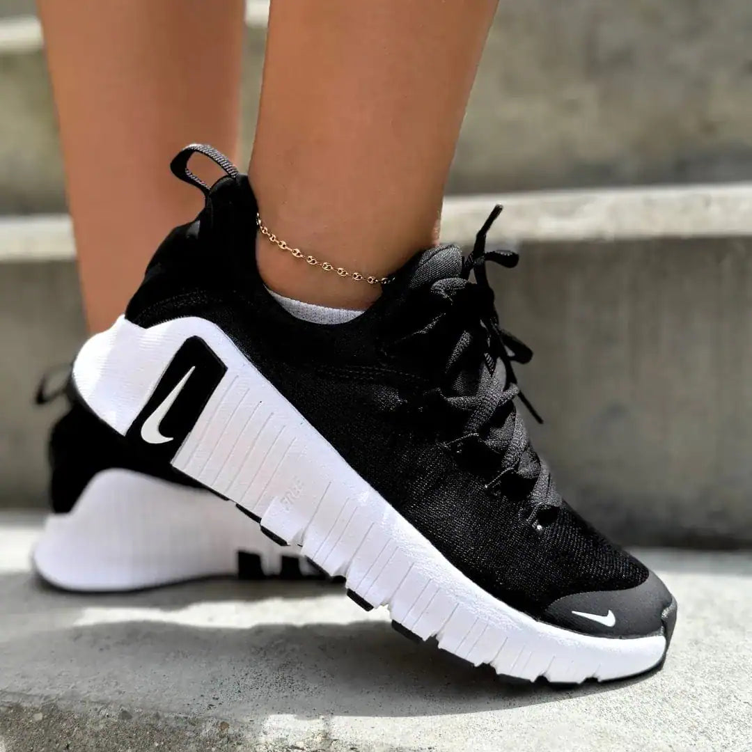 NIKE FREE METCOM 6 NEGRA BLANCA