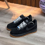 NIKE AIR FORCE ONE NEGRA SUELA GOMA