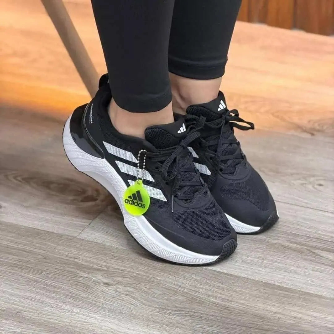 ADIDAS SUPERMAGMA NEGRA BLANCA