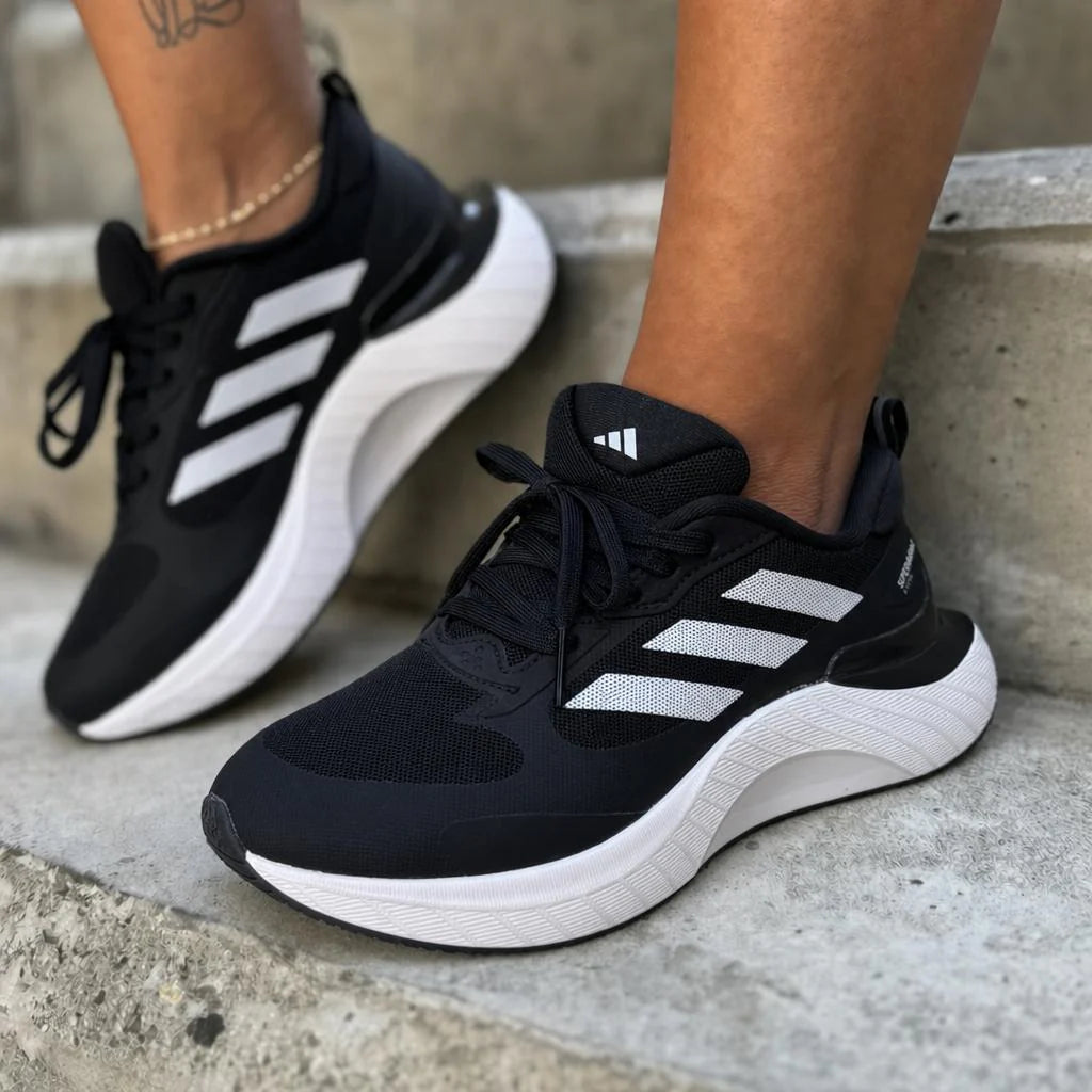 ADIDAS SUPERMAGMA NEGRA BLANCA