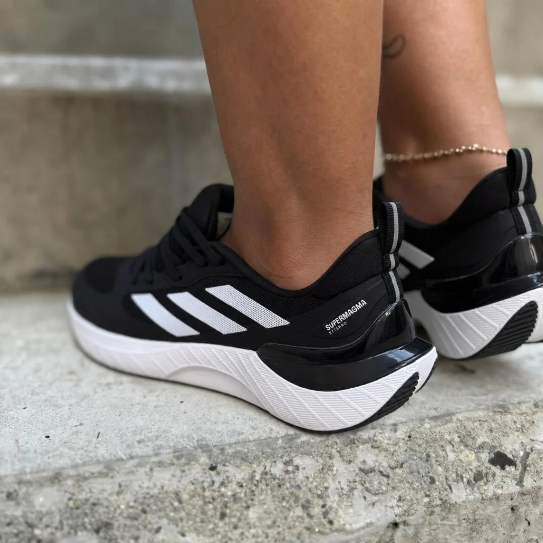 ADIDAS SUPERMAGMA NEGRA BLANCA