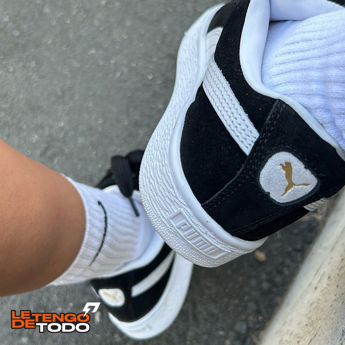 PUMA SUEDE XL NEGRA BLANCA