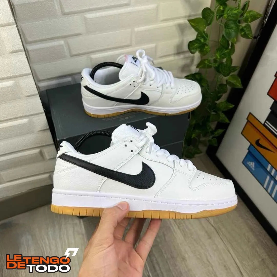 NIKE DUNK BLANCA NEGRA GOMA