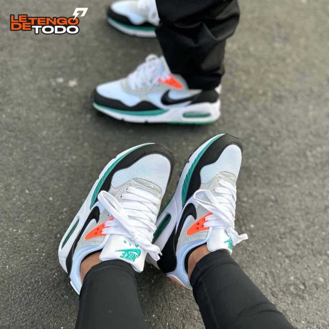 NIKE CORRELATE NEGRA AZUL