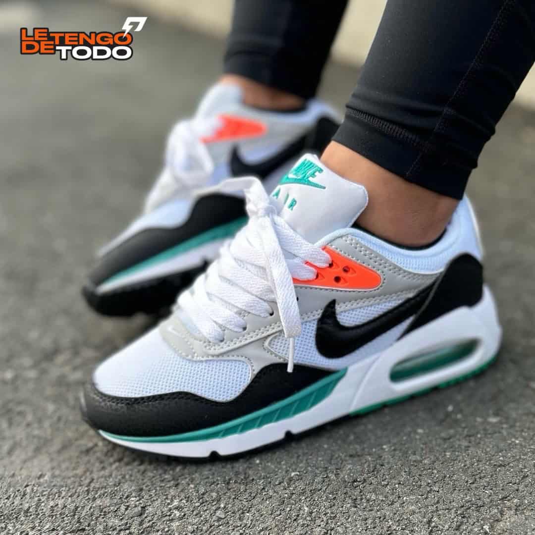 NIKE CORRELATE NEGRA AZUL