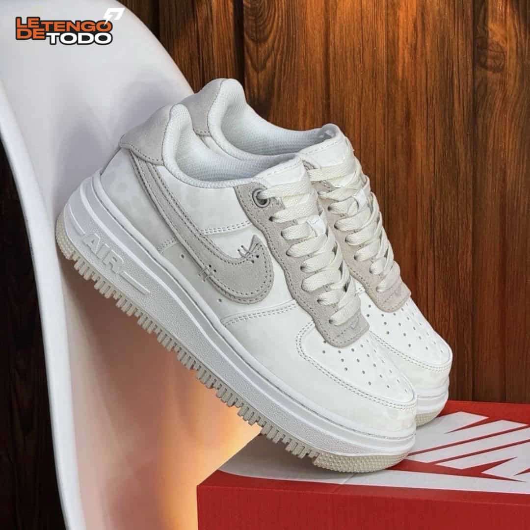 NIKE AIR FORCE ONE LUXE