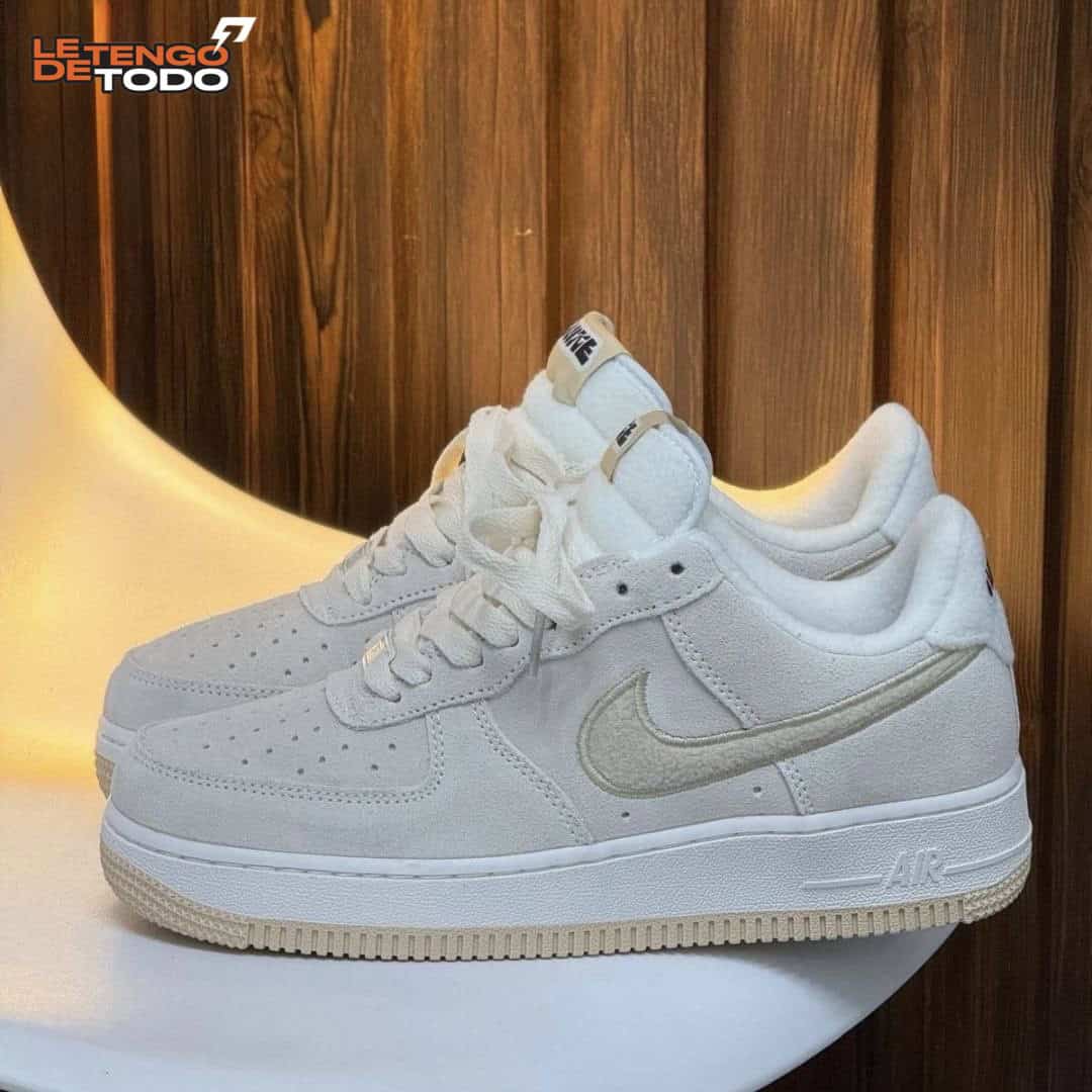 NIKE AIR FORCE ONE BEIGE GAMUZA