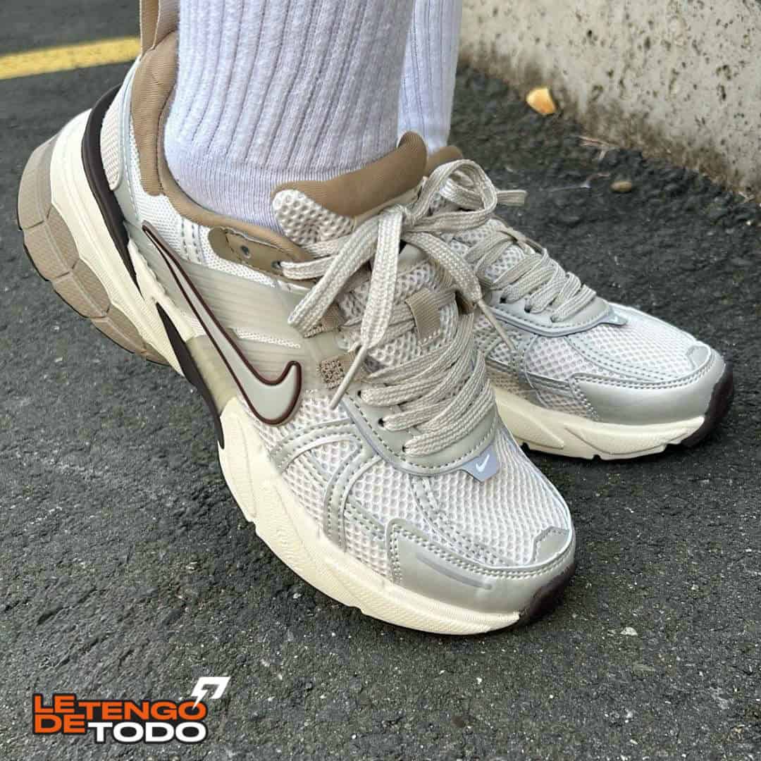 NIKE V2K GRIS BEIGE