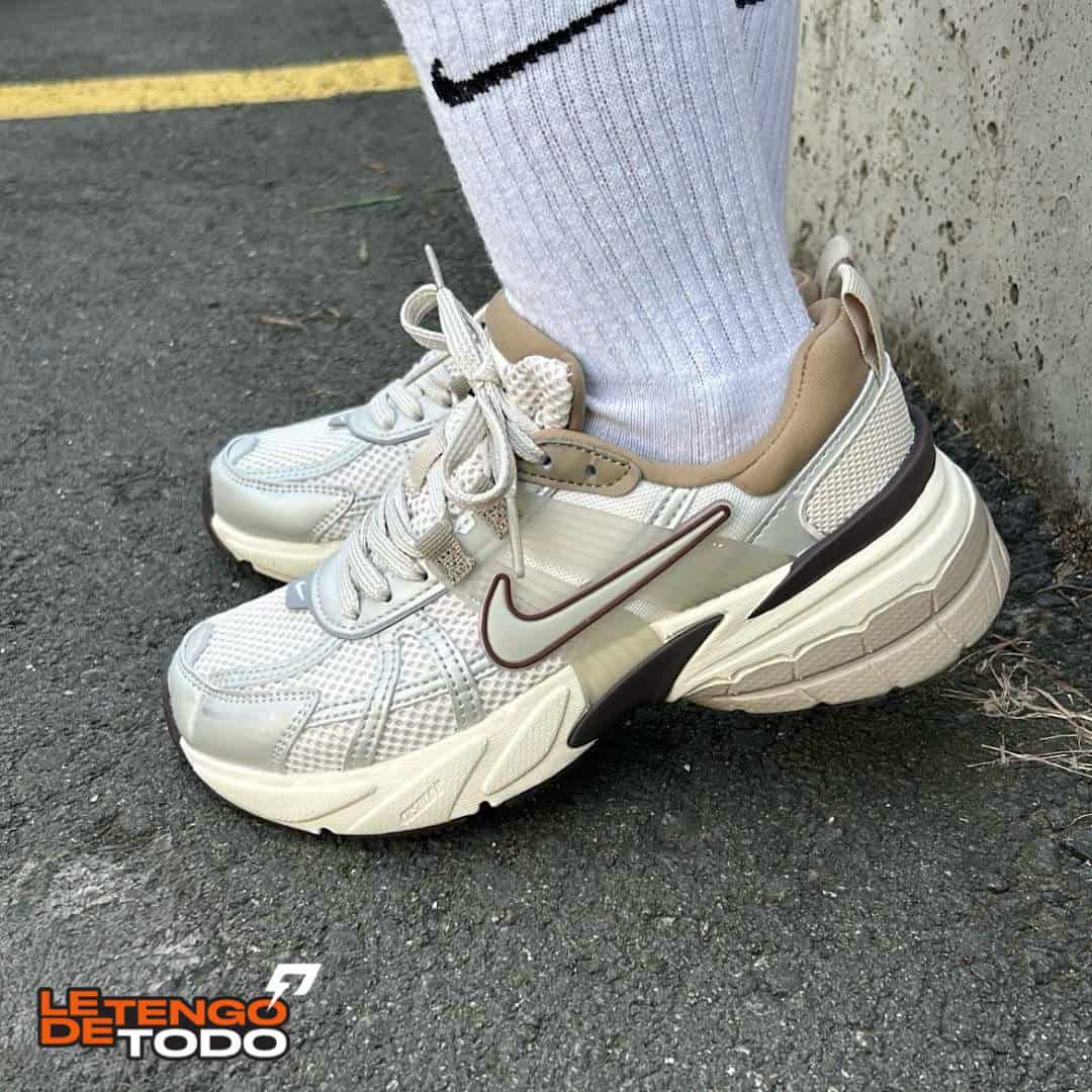 NIKE V2K GRIS BEIGE