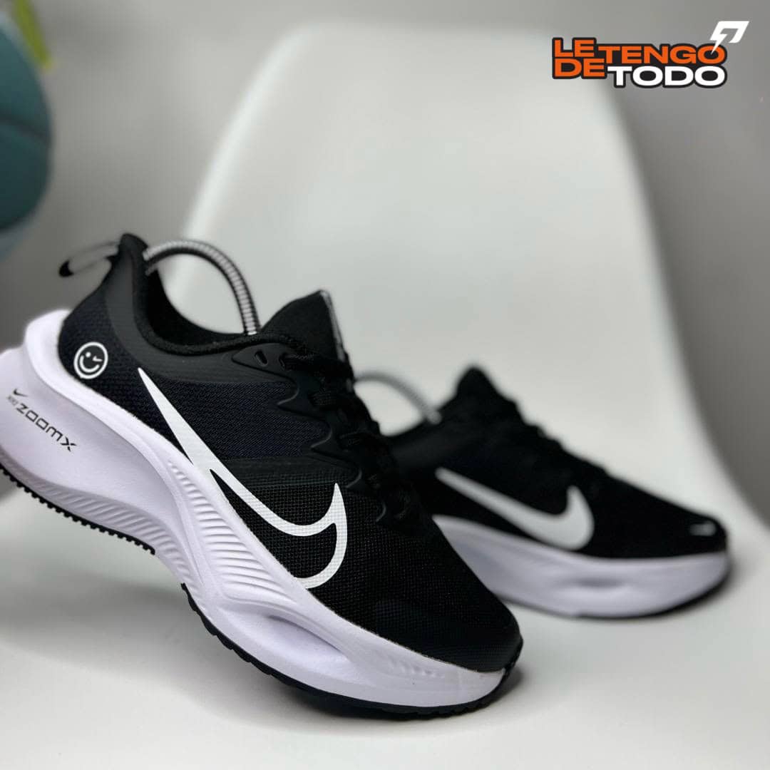 NIKE ZOOM X HAPPY NEGRA BLANCA