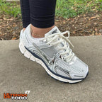 NIKE VOMERO 5 GRIS PLATEADA