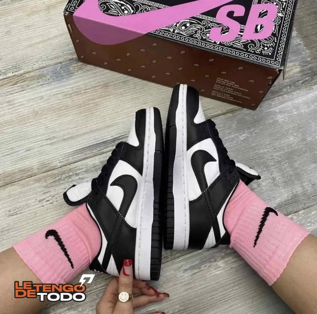 NIKE DUNK NEGRA BLANCA