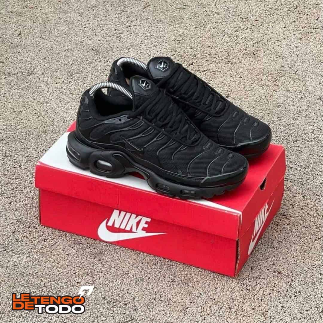 NIKE TN NEGRA