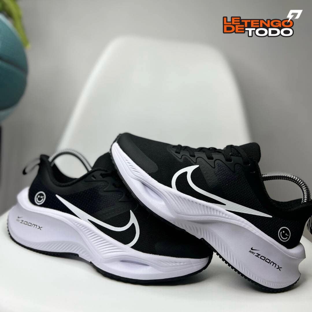 NIKE ZOOM X HAPPY NEGRA BLANCA