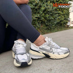 NIKE V2K BEIGE PLATEADA