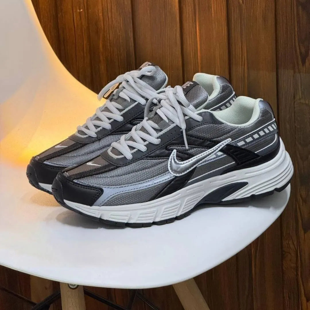 NIKE INITIATOR NEGRA GRIS