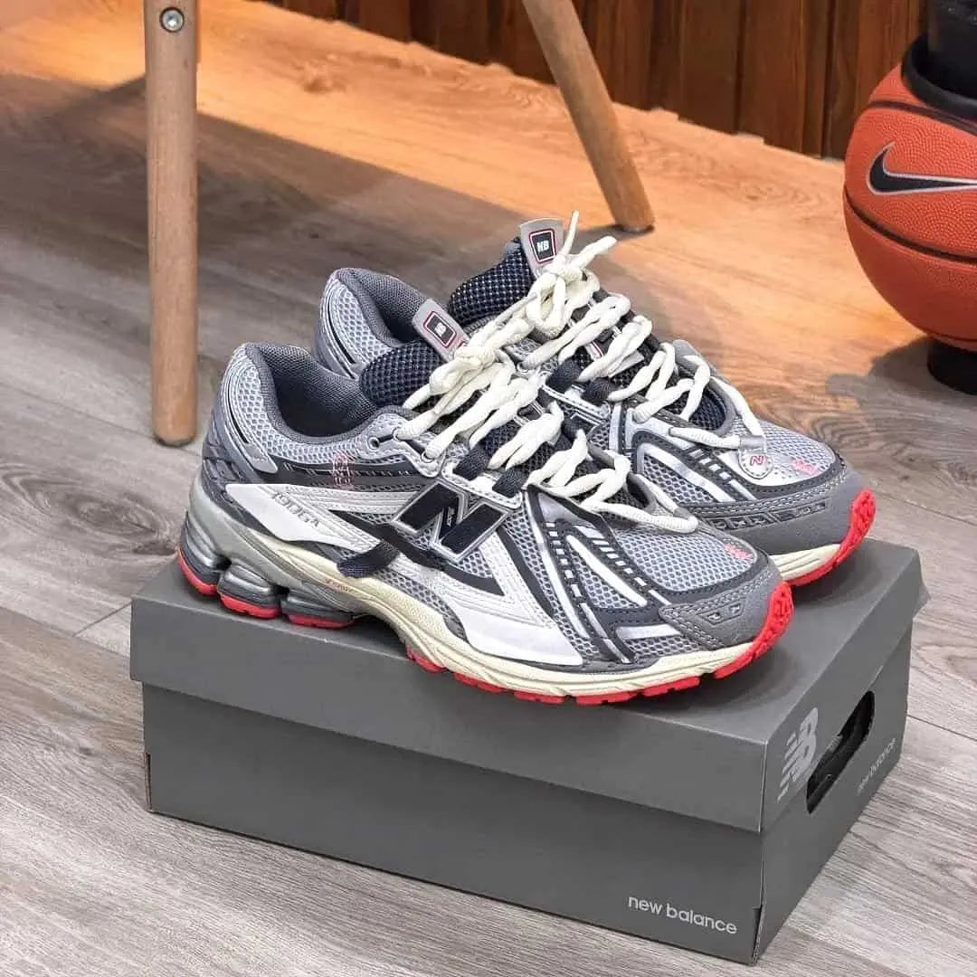 NEW BALANCE 1906R GRIS ROJA