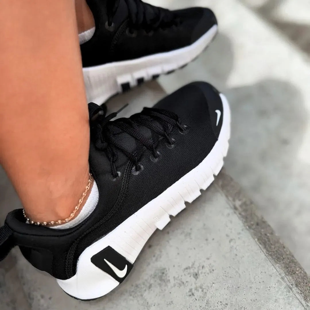 NIKE FREE METCOM 6 NEGRA BLANCA