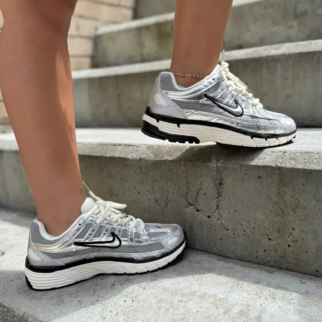 NIKE P-6000 PLATEADA