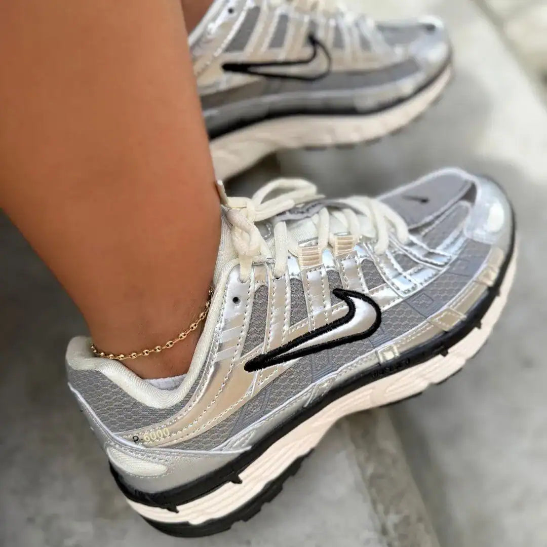 NIKE P-6000 PLATEADA