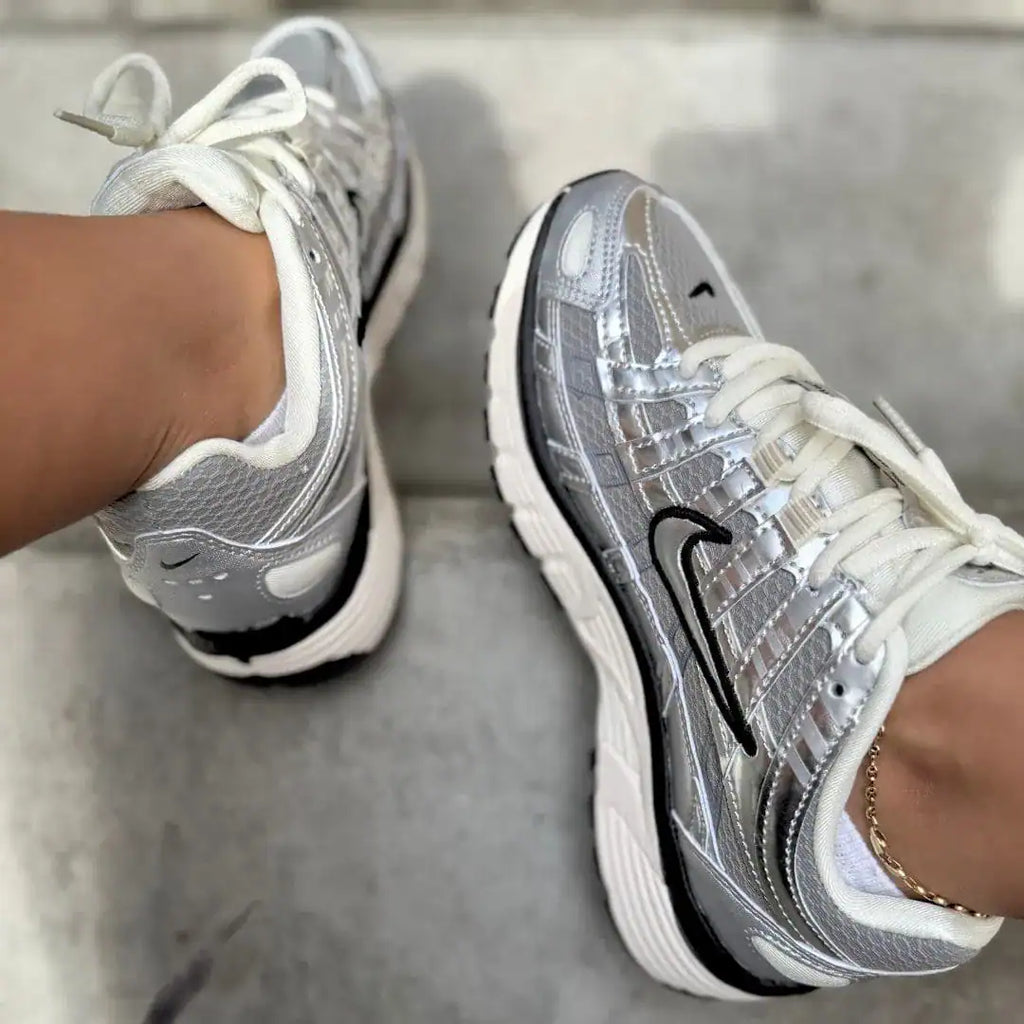 NIKE P-6000 PLATEADA