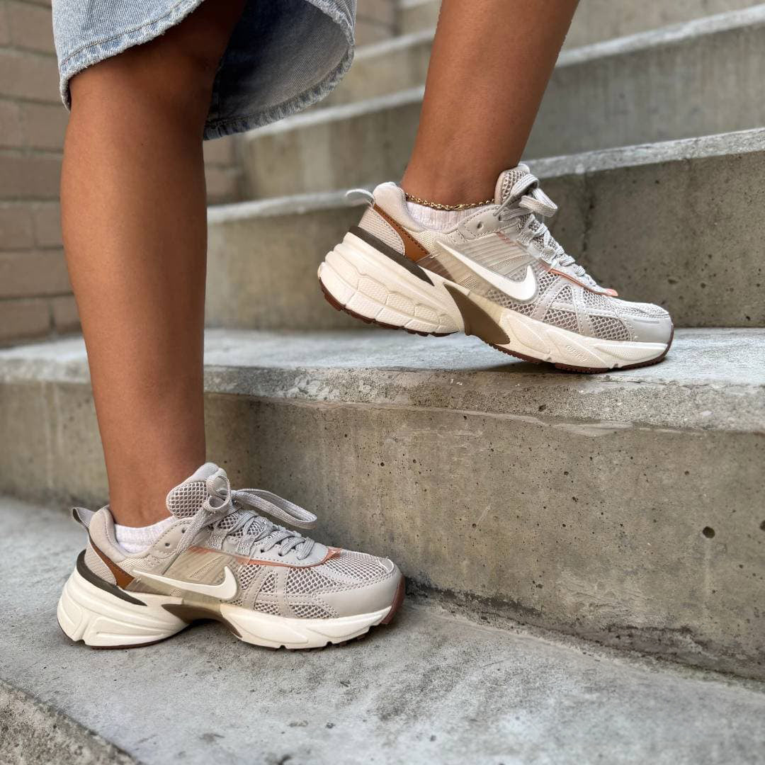 NIKE V2K BEIGE CAFE