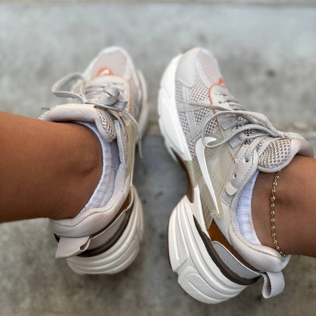 NIKE V2K BEIGE CAFE