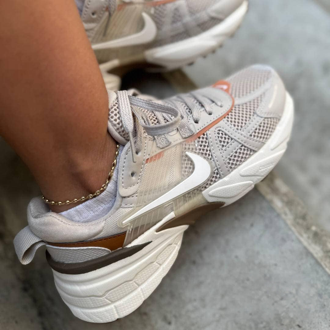 NIKE V2K BEIGE CAFE
