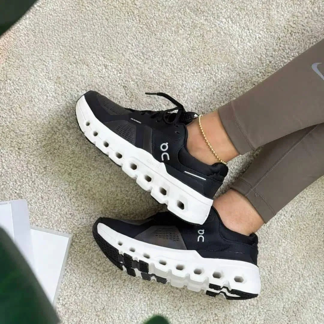 ON CLOUD RUNNER 2 NEGRA BLANCA