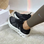 ON CLOUD RUNNER 2 NEGRA BLANCA