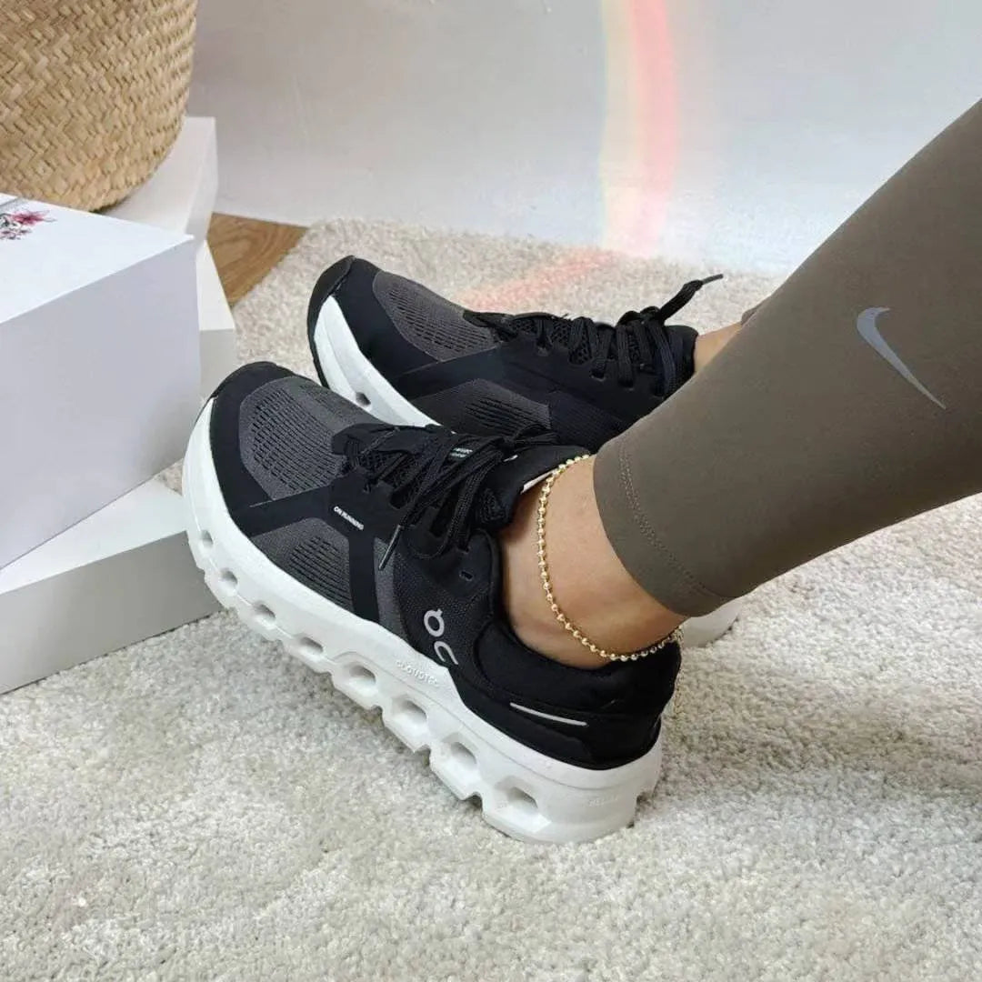 ON CLOUD RUNNER 2 NEGRA BLANCA