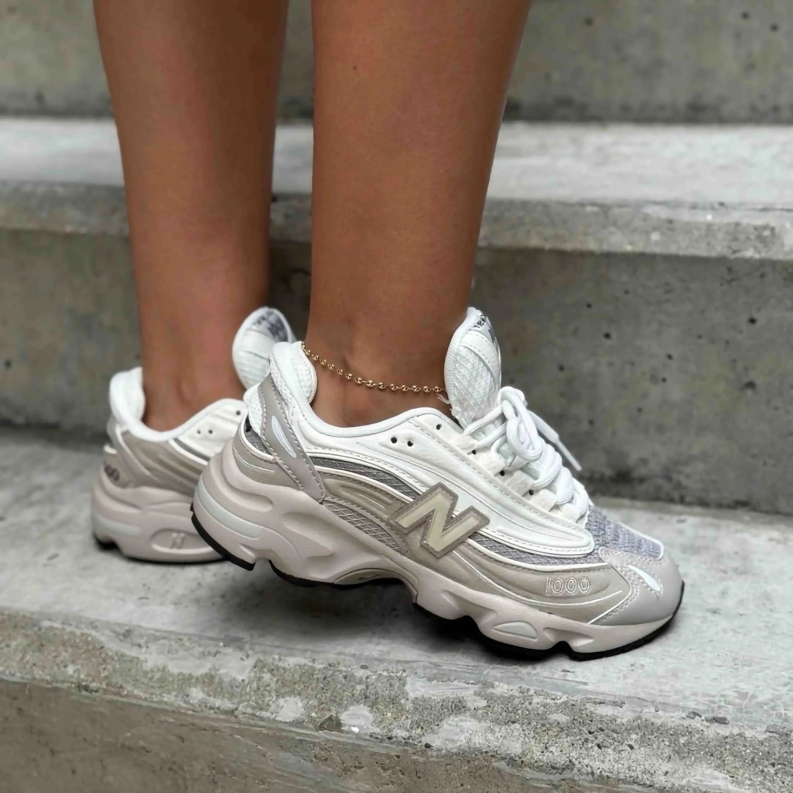 NEW BALANCE 1000 BEIGE GRIS