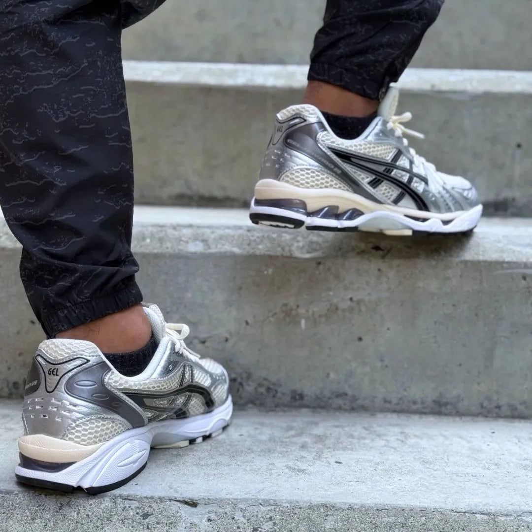ASICS GEL-KAYANO 14 PLATEADA