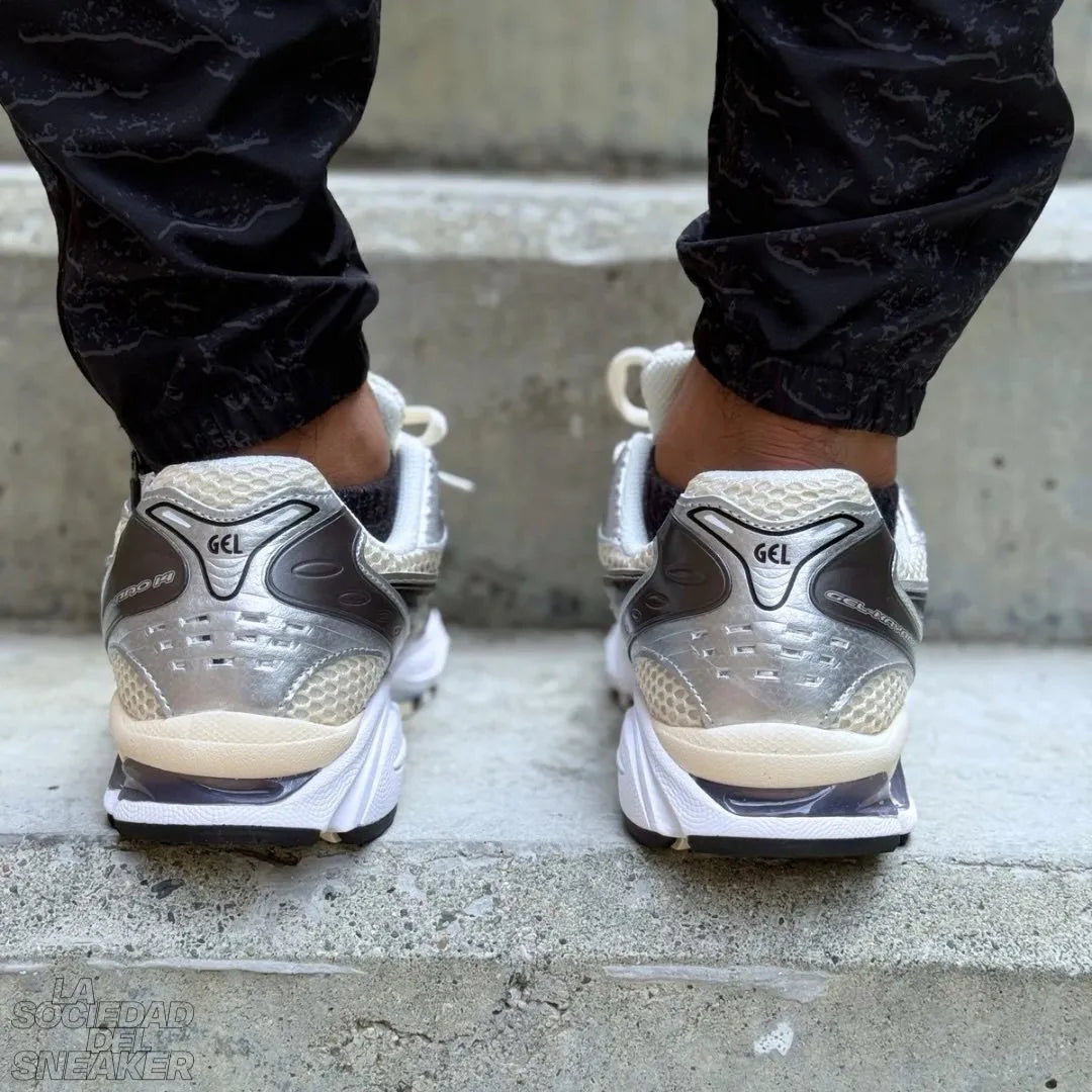ASICS GEL-KAYANO 14 PLATEADA